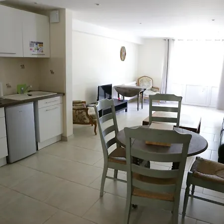 Casa de hóspedes Le De 3*